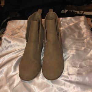 Closed Toe dress shoe heels